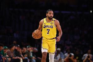 足球竞猜-就是准文森特半场5中3&amp;三分4中2拿8分 强解飚进准压哨三分