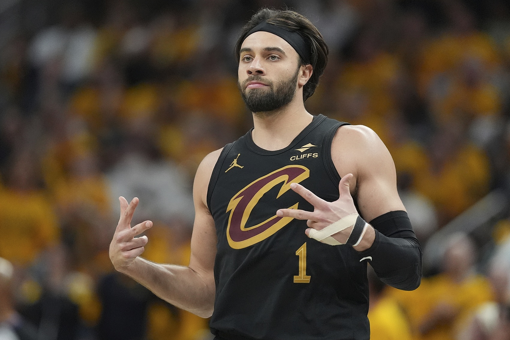 队记：斯特鲁斯投篮有牵制力 从风格而言他比亨特更适合先发